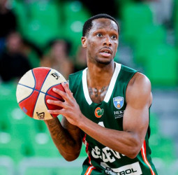 Umoja Gibson gana enteros para reforzar la dirección de juego del Barcelona