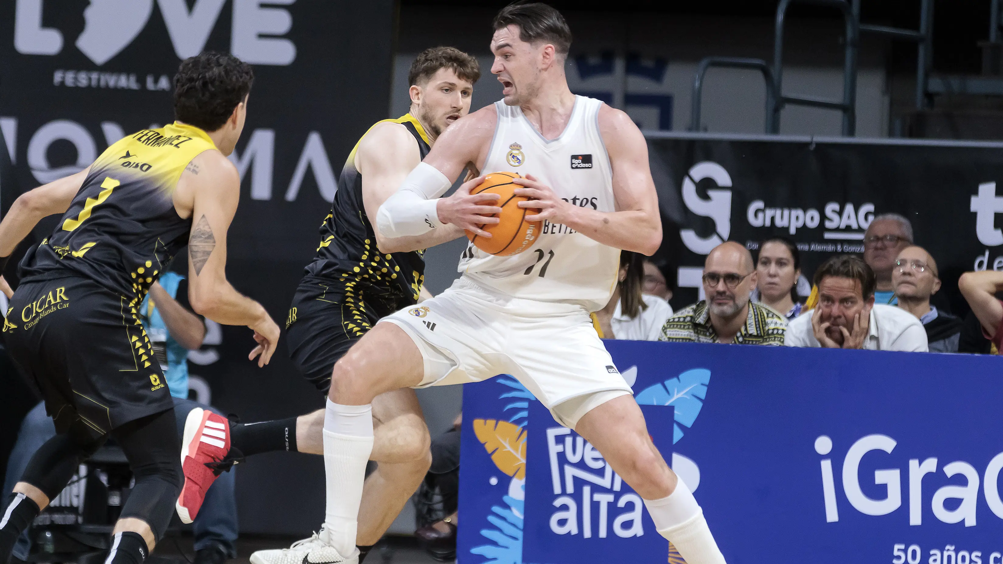 Playoffs ACB: El Real Madrid reacciona en Tenerife y fuerza el tercer partido (83-118)