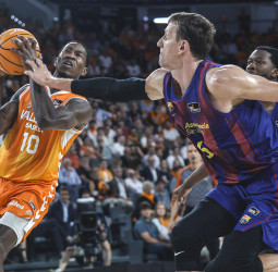 El Barça golpea primero en el Roig Arena y silencia a Valencia Basket en la prórroga (112-113) / (0-1)