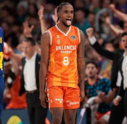 Final ACB: El Valencia Basket asalta el Palau y se queda a un paso del título (80-88)