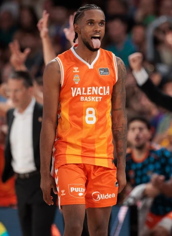 Final ACB: El Valencia Basket asalta el Palau y se queda a un paso del título (80-88)