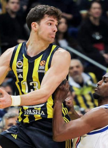 Fenerbahce vuelve a remontar 18 puntos y deja contra las cuerdas al Anadolu Efes