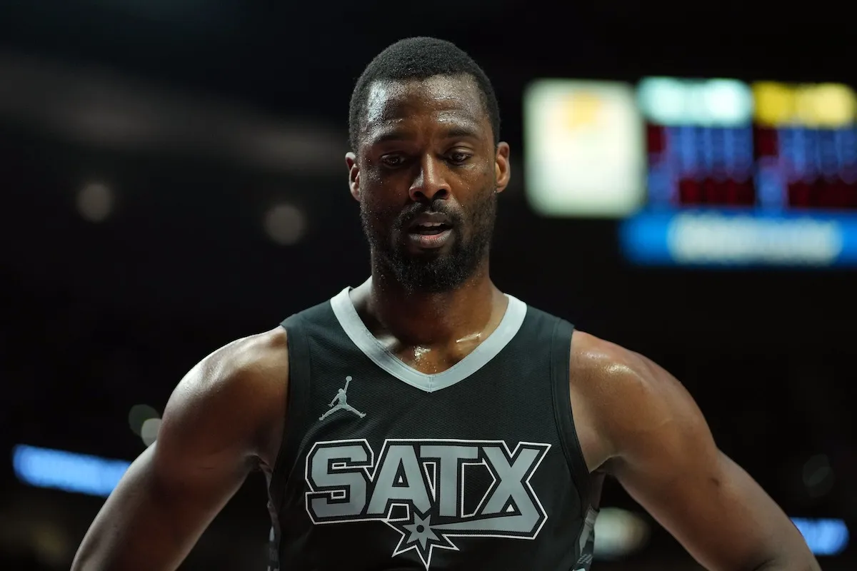 Harrison Barnes seguirá una temporada más en los Spurs