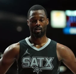 Harrison Barnes seguirá una temporada más en los Spurs