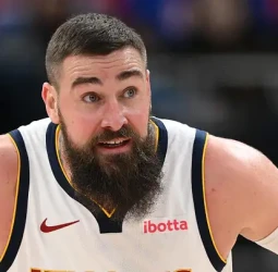 Jonas Valanciunas se compromete con el Zalgiris, a la espera de resolver su salida de la NBA