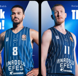 Anadolu Efes empieza la limpieza: Rolands Smits y Nick Weiler-Babb no seguirán