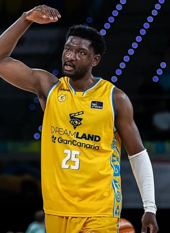 El Real Madrid también se interesa por Chimezie Metu