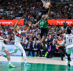 Cameron Hunt fuerza el tercer partido con una magnífica actuación individual (82-63)
