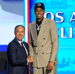 Baba Miller aterriza en Los Angeles Clippers tras ser elegido en el puesto 36 del Draft NBA