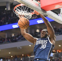 Dallas iguala la oferta de los Knicks y retiene a Moussa Cisse