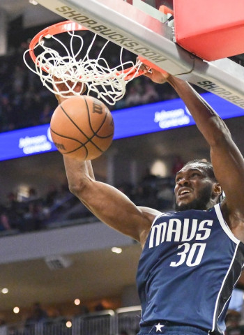 Dallas iguala la oferta de los Knicks y retiene a Moussa Cisse