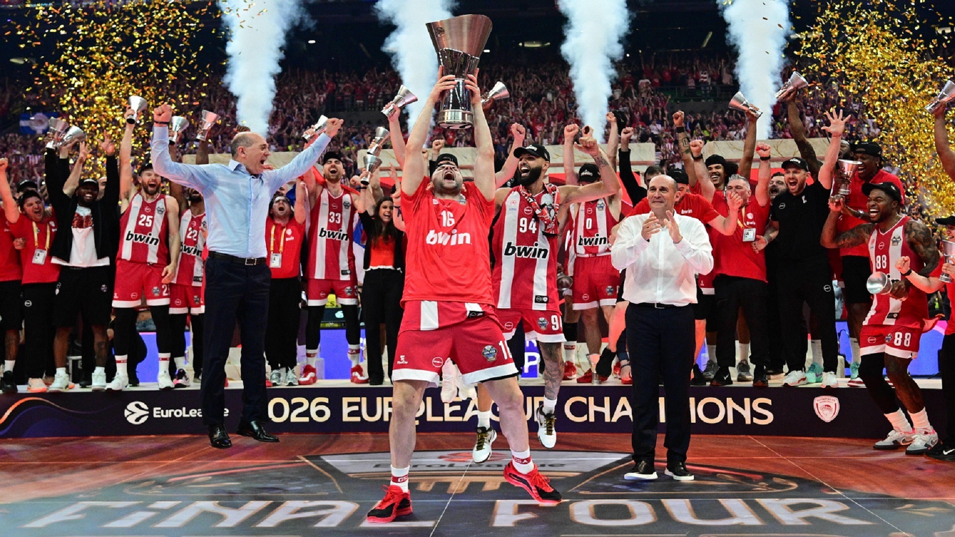 Papanikolaou seguirá dos años más en Olympiacos