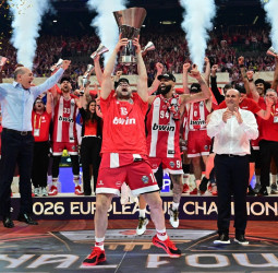 Papanikolaou seguirá dos años más en Olympiacos