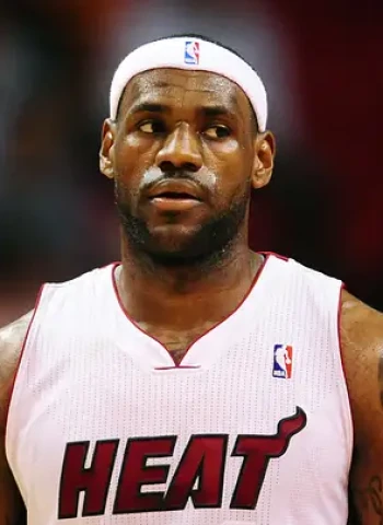 Pat Riley alimenta el rumor de LeBron James tras la llegada de Giannis a Miami