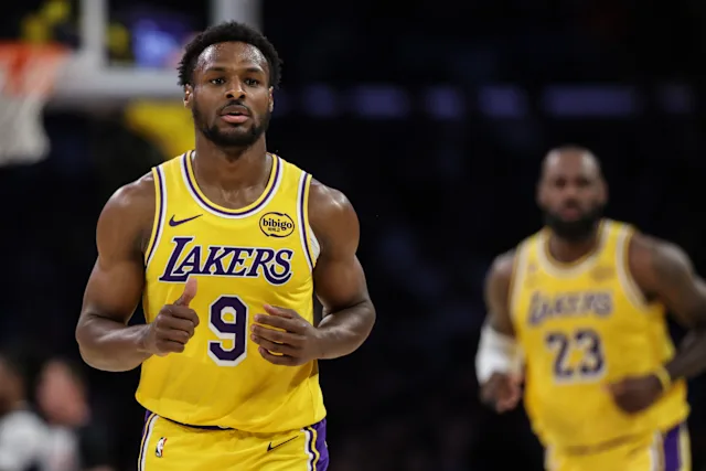 Los Lakers mantienen su apuesta por Bronny James tras la salida de LeBron
