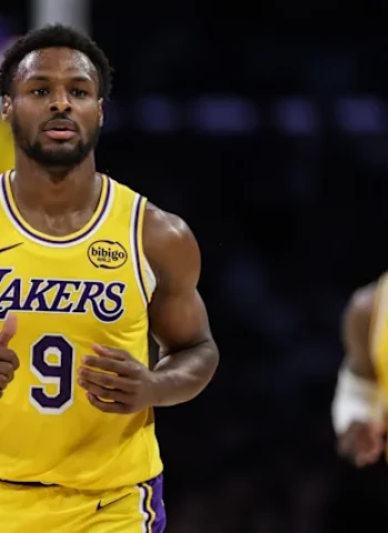 Los Lakers mantienen su apuesta por Bronny James tras la salida de LeBron