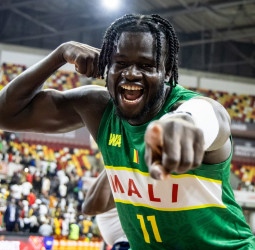 Valencia Basket y Paris aprietan por Oumar Ballo
