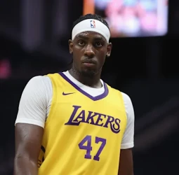 Arthur Kaluma se gana un two-way con los Angeles Lakers
