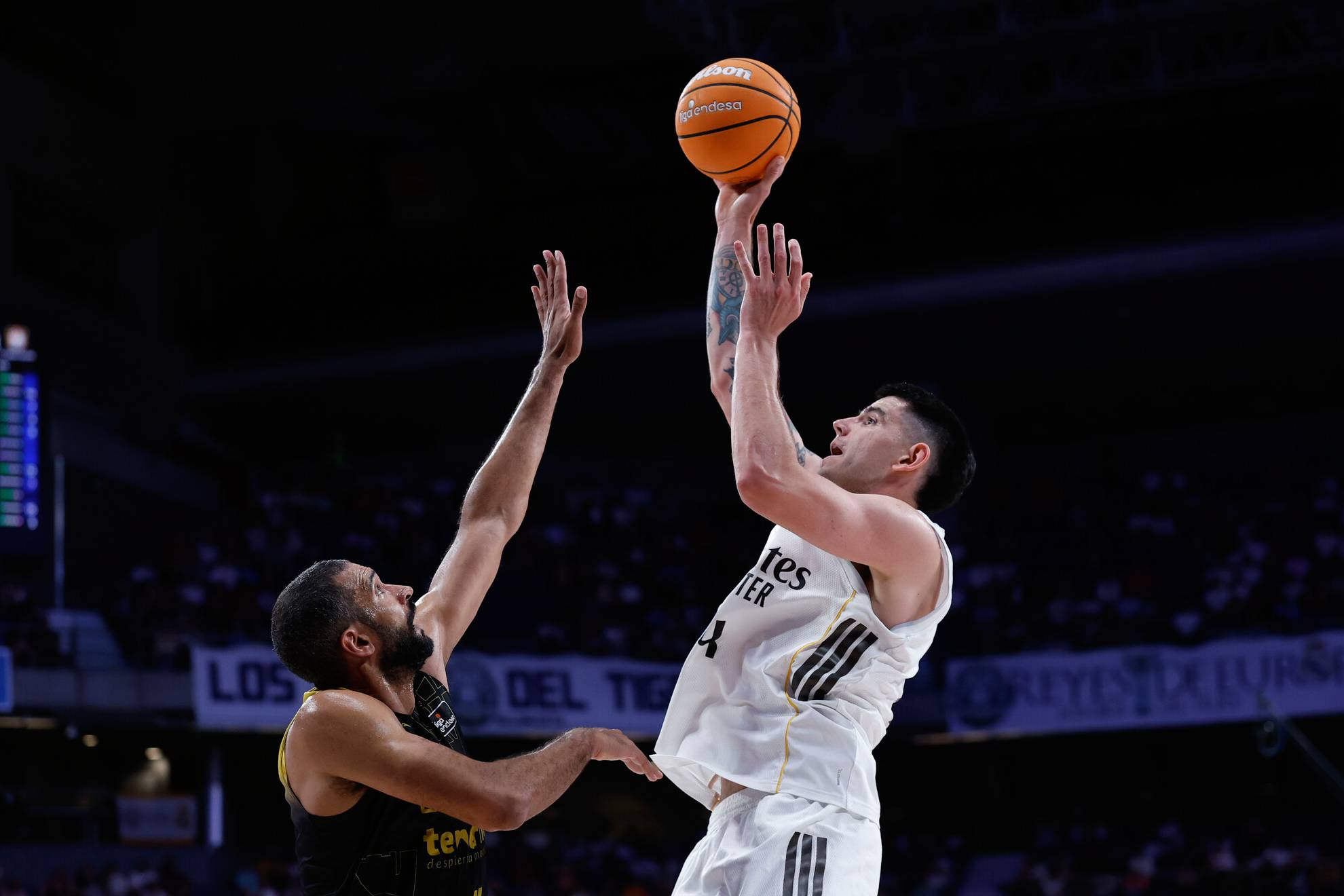 Anadolu Efes Monitoring Gabriel Deck's Situation at Real Madrid