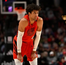 Matisse Thybulle firma por Los Angeles Lakers