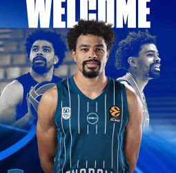 Collin Malcolm firma por Anadolu Efes
