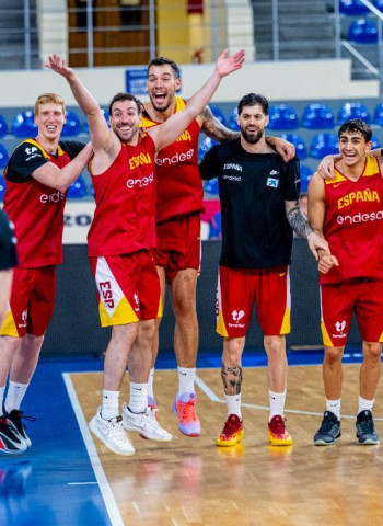 Una España invicta cierra la primera fase para Catar 2027 en Georgia