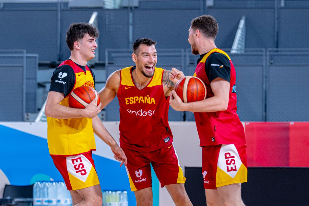 España-Dinamarca apuntando a la segunda fase