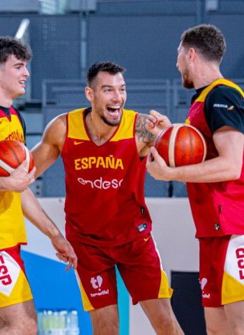 España-Dinamarca apuntando a la segunda fase