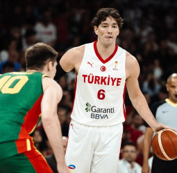Osman y Yurtseven arrasan a Lituania y dejan a Turquía a un paso de Catar, 94-66