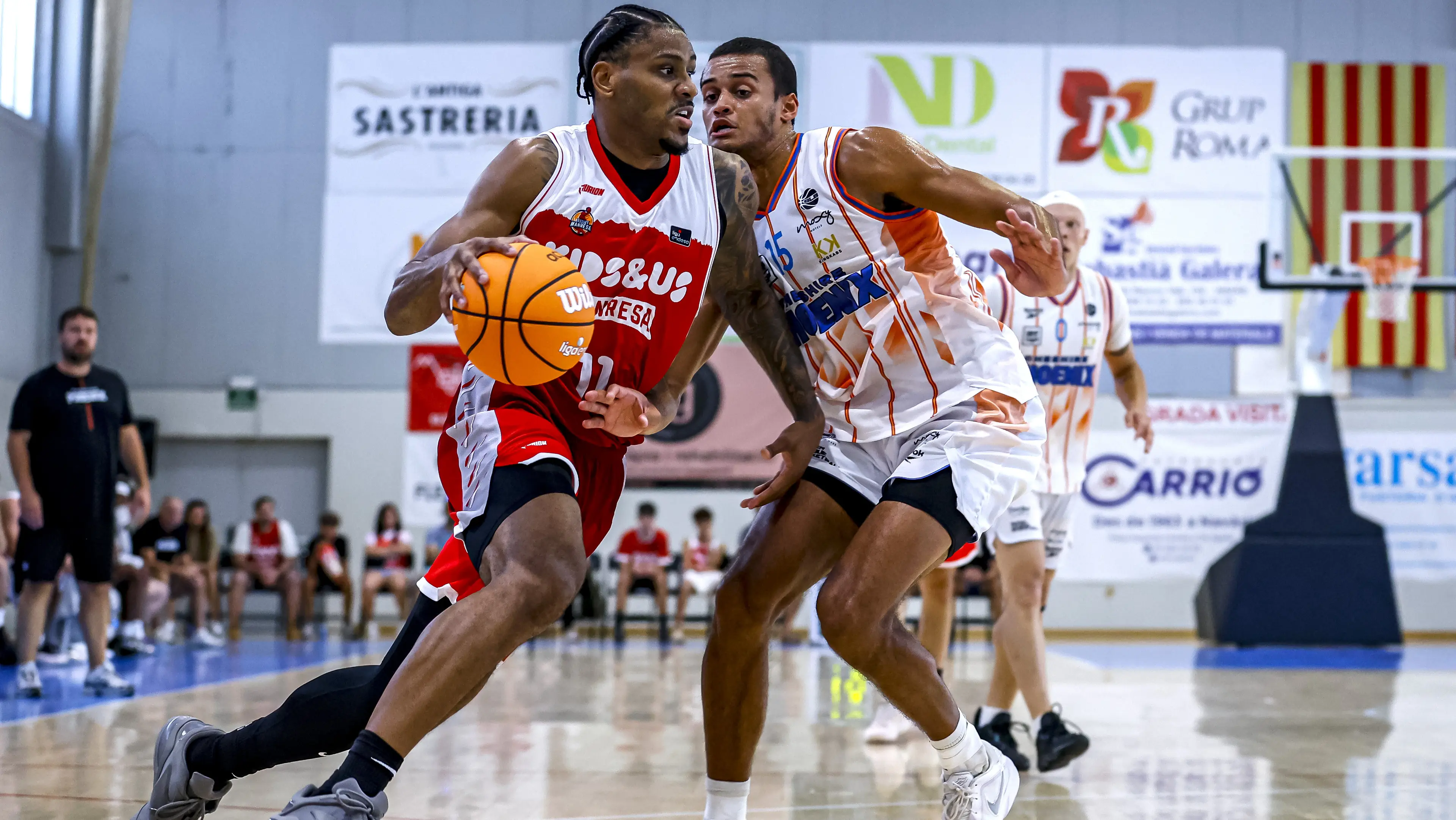 El Manresa arrasa al Cheshire Phoenix en su estreno (113-91) con la vuelta de Hugo Benítez