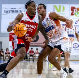 El Manresa arrasa al Cheshire Phoenix en su estreno (113-91) con la vuelta de Hugo Benítez