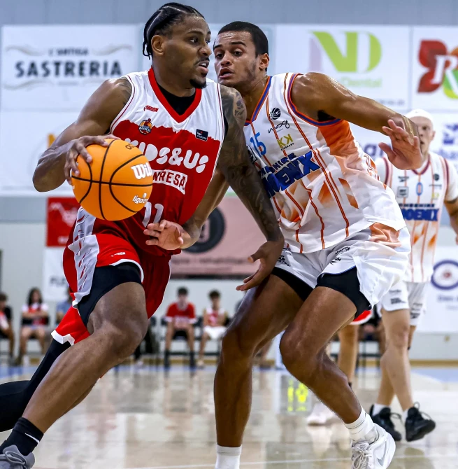 El Manresa arrasa al Cheshire Phoenix en su estreno (113-91) con la vuelta de Hugo Benítez