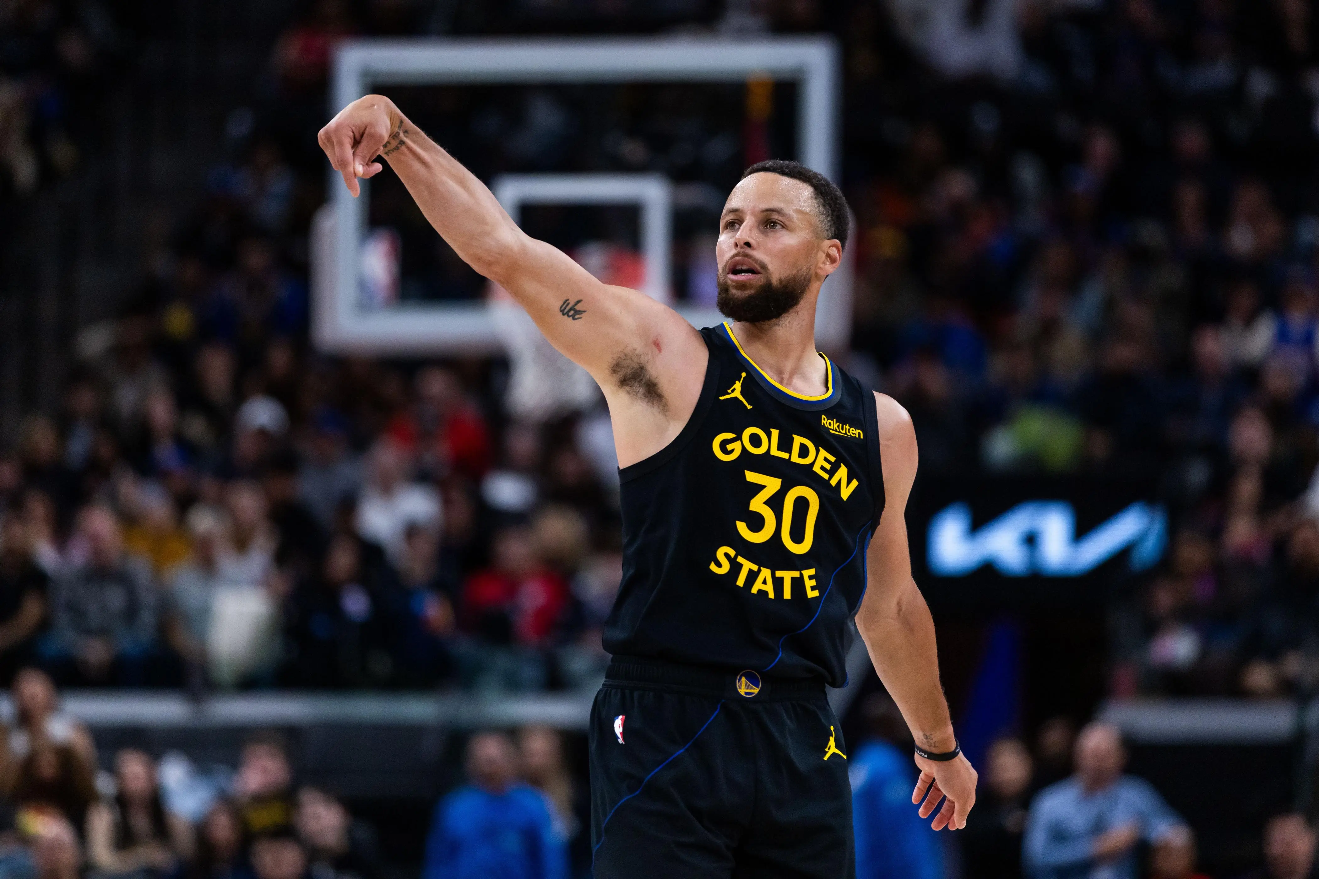 Los Warriors solo traspasarían a Curry si él lo pide