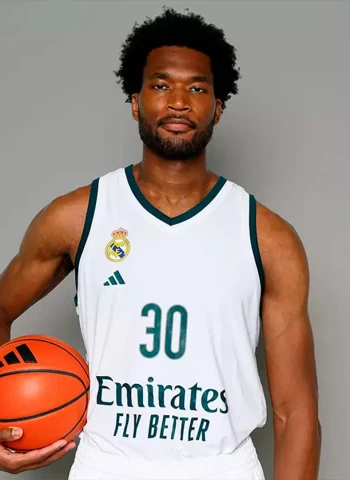 Damian Jones, doble campeón de la NBA, firma por el Real Madrid hasta 2027