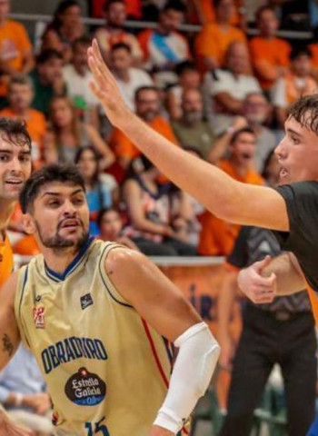 El Leyma Coruña conquista el Trofeo San Roque (82-89)