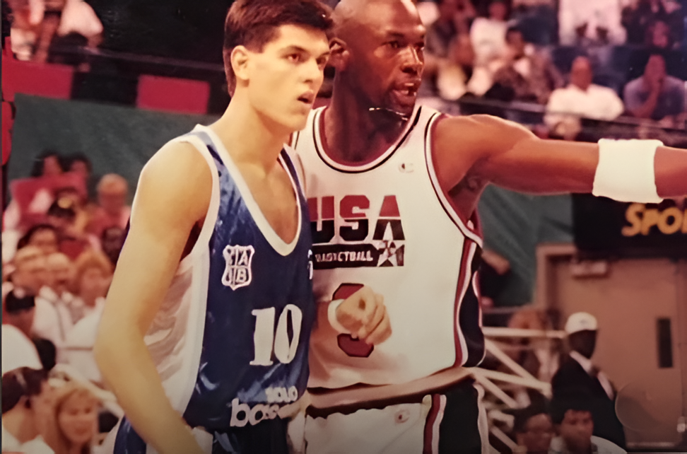 El día que el banquillo argentino celebró un mate de Jordan: 128-87 y una portada para la eternidad (IV)