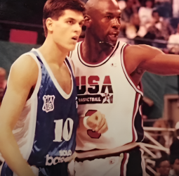 El día que el banquillo argentino celebró un mate de Jordan: 128-87 y una portada para la eternidad (IV)