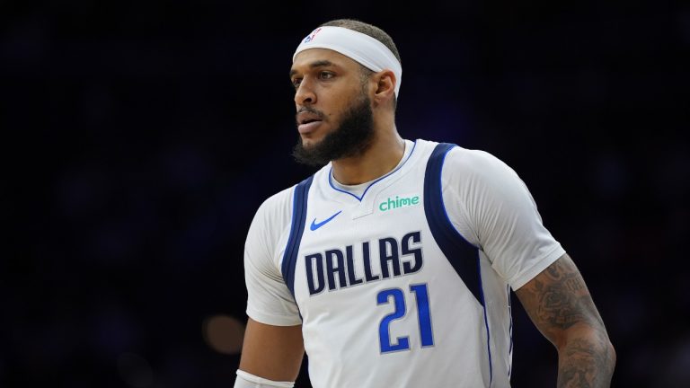 Dallas escucharía ofertas por Daniel Gafford, pide una primera ronda