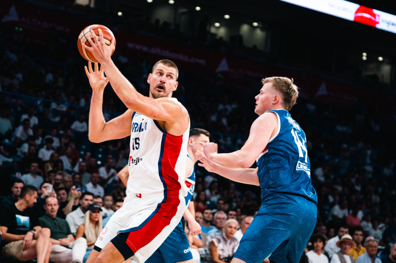 Jokic gana un partido con seis puntos: Serbia arrolla a Islandia (102-73) y aprieta a Italia