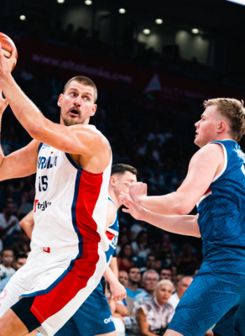 Jokic gana un partido con seis puntos: Serbia arrolla a Islandia (102-73) y aprieta a Italia