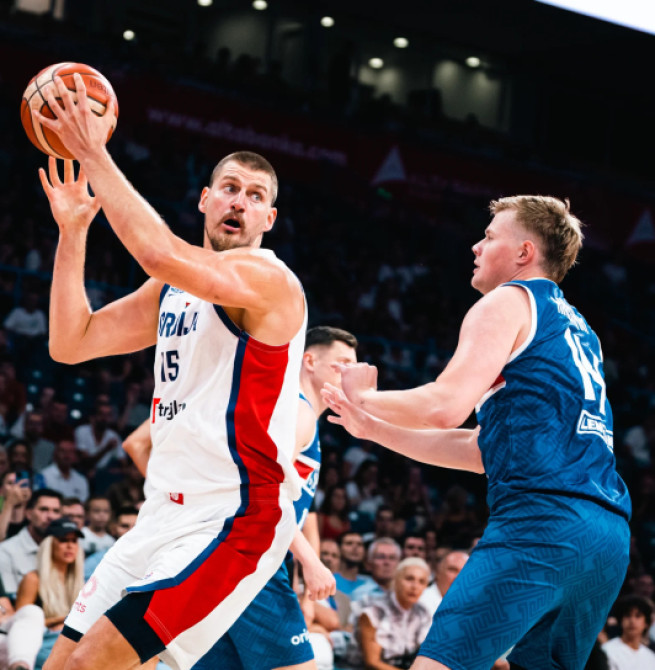 Jokic gana un partido con seis puntos: Serbia arrolla a Islandia (102-73) y aprieta a Italia