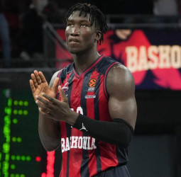 Los Cavaliers preparan la llegada de Khalifa Diop y dejarían al Baskonia sin pívot