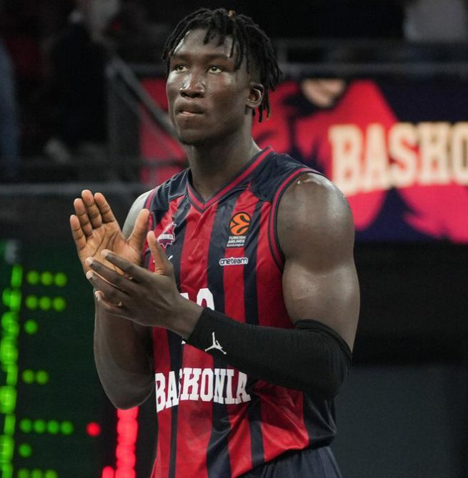 Los Cavaliers preparan la llegada de Khalifa Diop y dejarían al Baskonia sin pívot