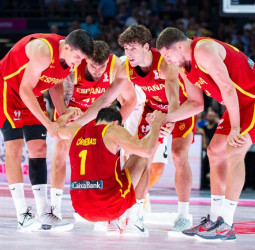 España roza la proeza en Atenas, 108-106