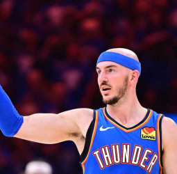 Los Sixers buscan un base defensivo: Caruso, Holiday y Goodwin, entre los nombres