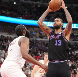 Nick Richards firma con los Heat, pero sin red: contrato no garantizado