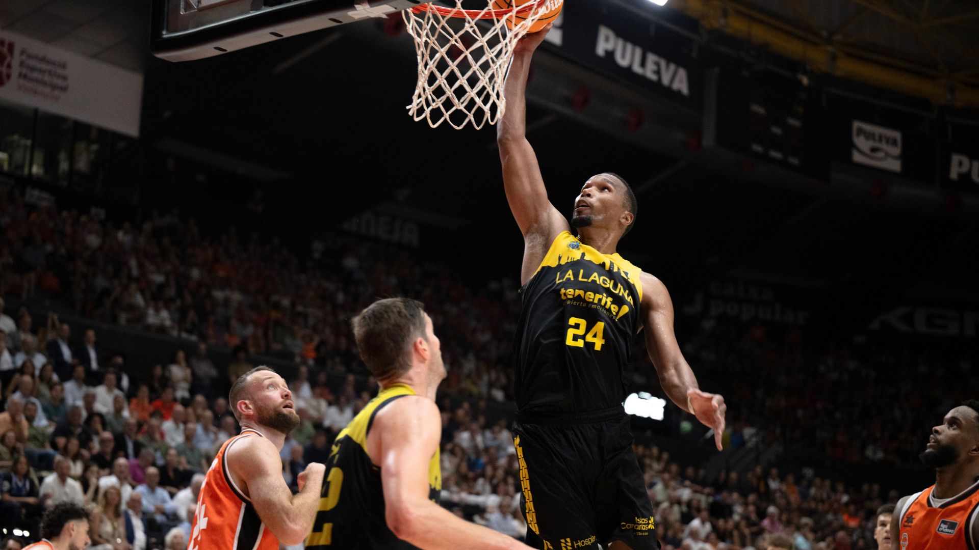 Yannis Morin firma por South East Melbourne Phoenix