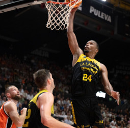 Yannis Morin firma por South East Melbourne Phoenix