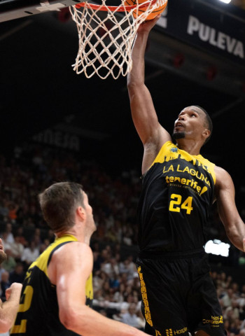 Yannis Morin firma por South East Melbourne Phoenix