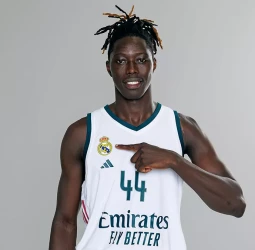 Oficial: Eli John Ndiaye vuelve al Real Madrid hasta 2028